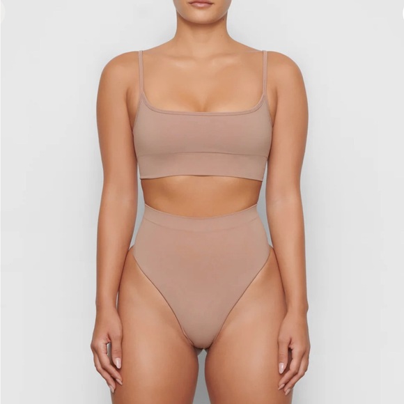 SKIMS Other - SKIMS Seamless sculpt mid waist thong. Size L. Brand new.